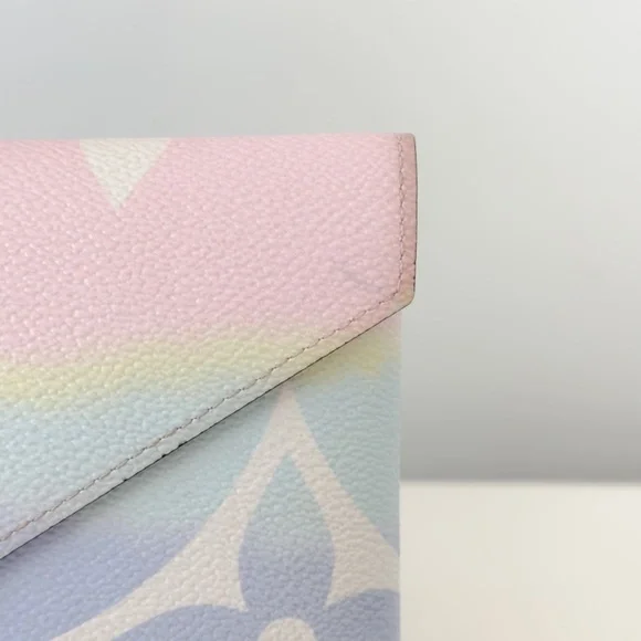 Louis Vuitton Escale Pastel Kirigami Set - Picture 5 of 15